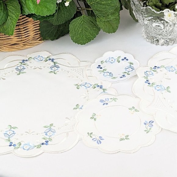 White Floral Table Linens Set of 4 Embroidered Spring Flowers Springtime Runner - Picture 2 of 10